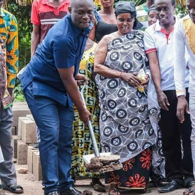 John Kumah cuts Sod for the building of ultra modern biodigester toilet and shower facilities at Ejisu