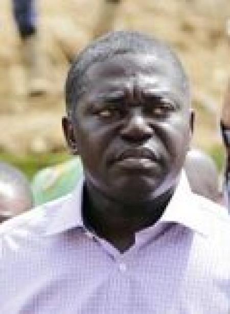A/R:Abuakwa-Koforidua Residents go ‘crazy’; chase ‘Promise and Fail’Benito Owusu Bio From Meeting in ‘Rambo’ style