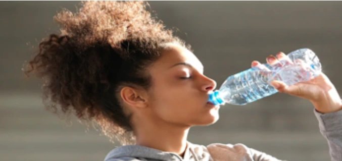 8 Benefits of Drinking Water In The Morning On An Empty Stomach