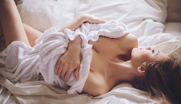 5 Benefits Of Sleeping Naked Everyone Should Know.
