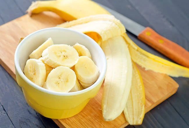 Reasons Why You Should Eat Bananas Before Going To Bed