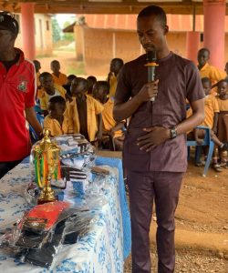 Manso Nkwanta: NPP Youth Organizer donates Jersey to Abodom Domi D/A Basic sch